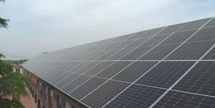 太陽能光伏發(fā)電已成為村里致富的金鑰匙(圖1) 太陽能發(fā)電設(shè)備價(jià)格及圖片